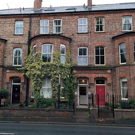 Astley House אכסניה