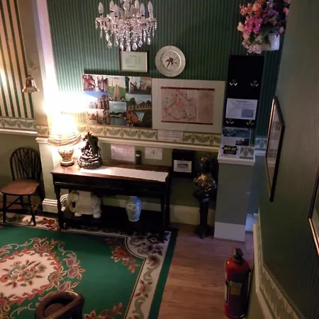بيت شباب Astley House *